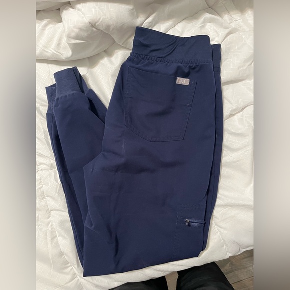 Figs Navy Scrub Set - Picture 3 of 5